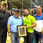 Alcalde de Maimón y Juan Carlos Samboy entregan reconocimiento a ALEX JIMENEZ-FUNDACION UN PATRON A SEGUIR