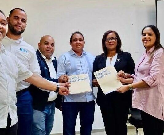 Juramentan nuevo personal de salud en el Hospital Municipal de Maimón